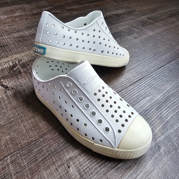 NATIVE - Shoes - Picture 1 of 9